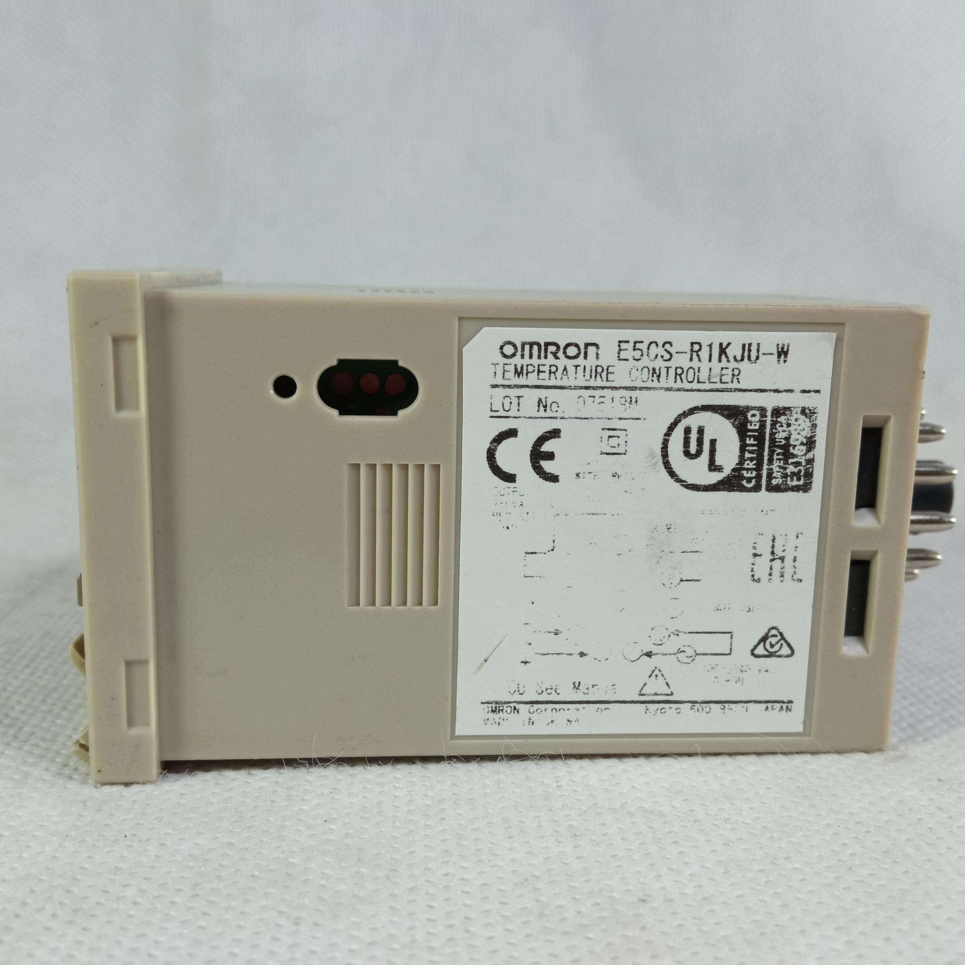 Omron E5CS Temperature Controller in Pakistan - industryparts.pk