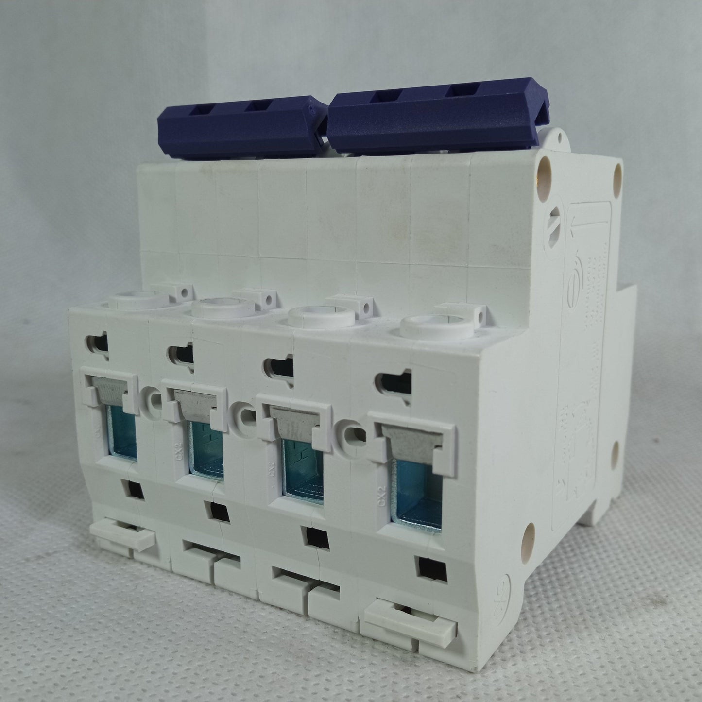 TOMZN TOB1 2P 63A Change Over MCB Manual Transfer Switch Circuit Breaker in Pakistan - industryparts.pk