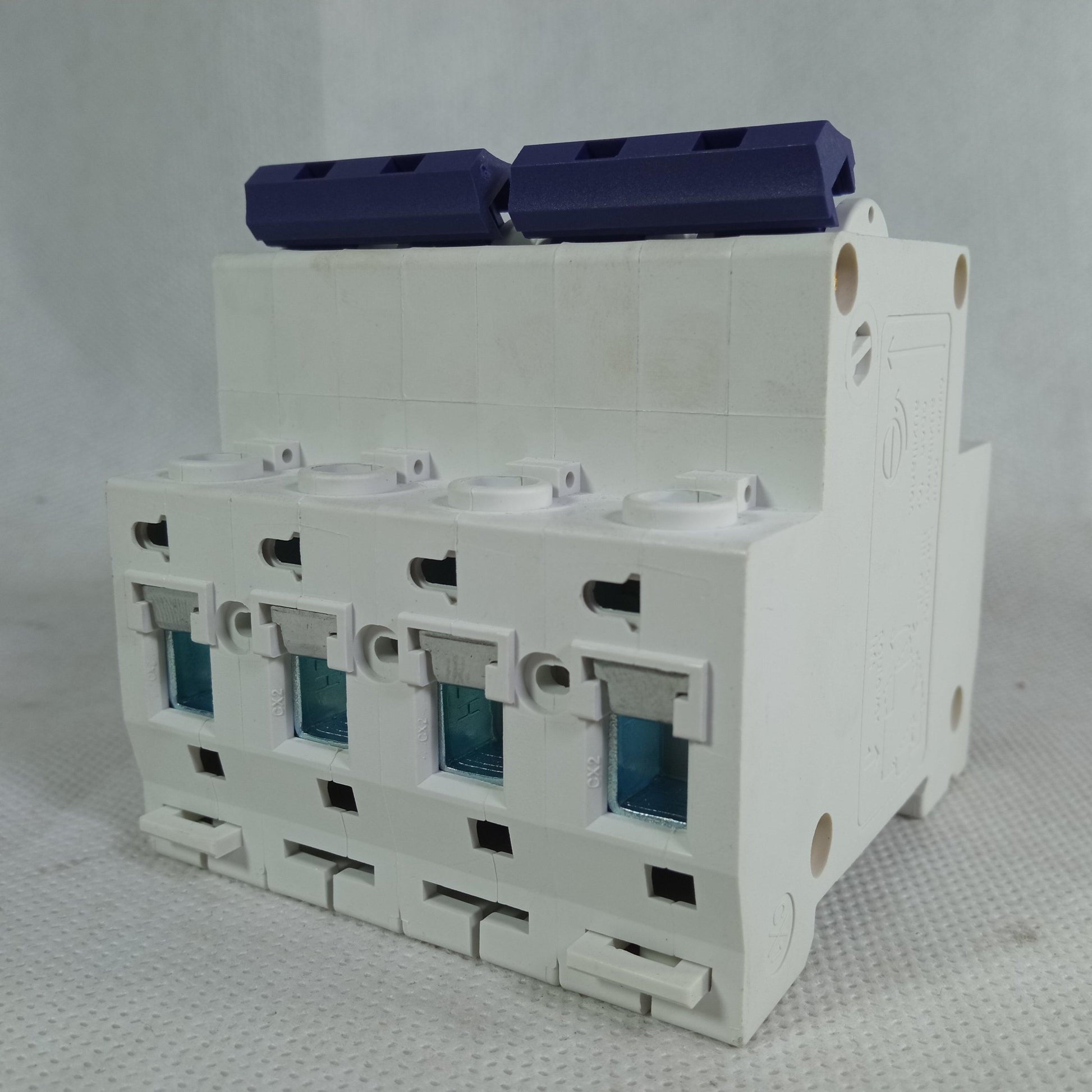 TOMZN TOB1 2P 63A Change Over MCB Manual Transfer Switch Circuit Breaker in Pakistan - industryparts.pk