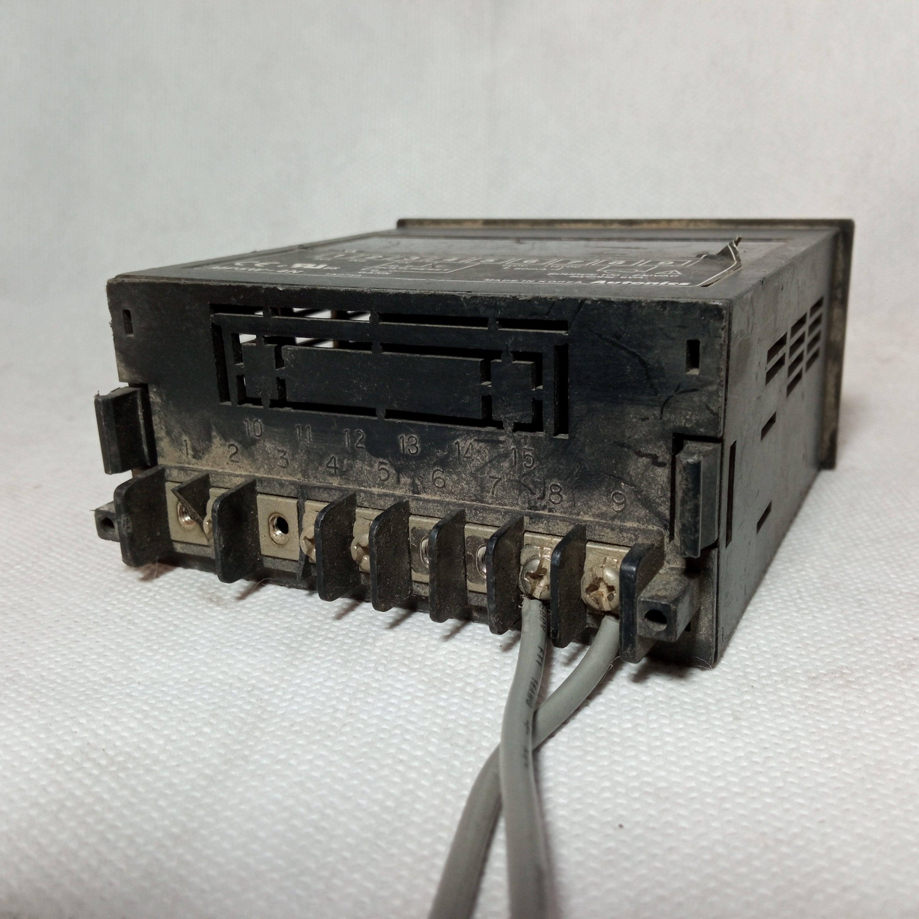 Autonics MP5W Pulse Meter Lotted in Pakistan - industryparts.pk