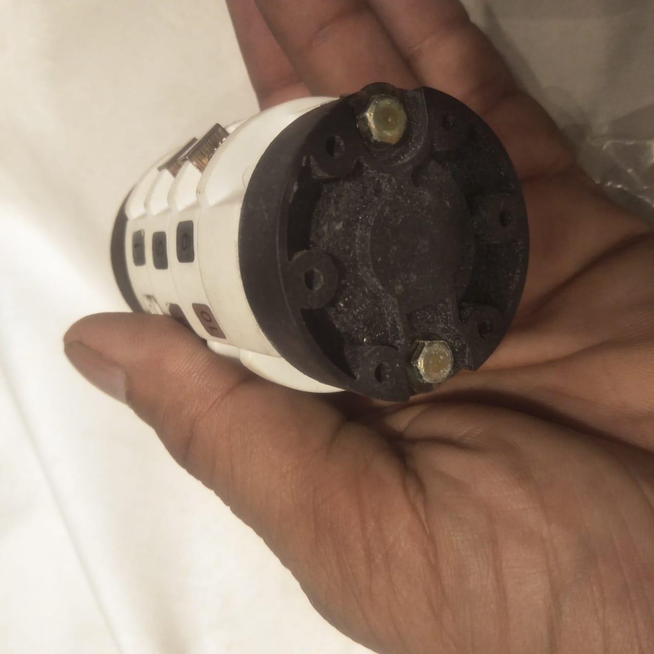 Breater Phase Selector Switches 8 Position 16 AMP In Pakistan - industryparts.pk