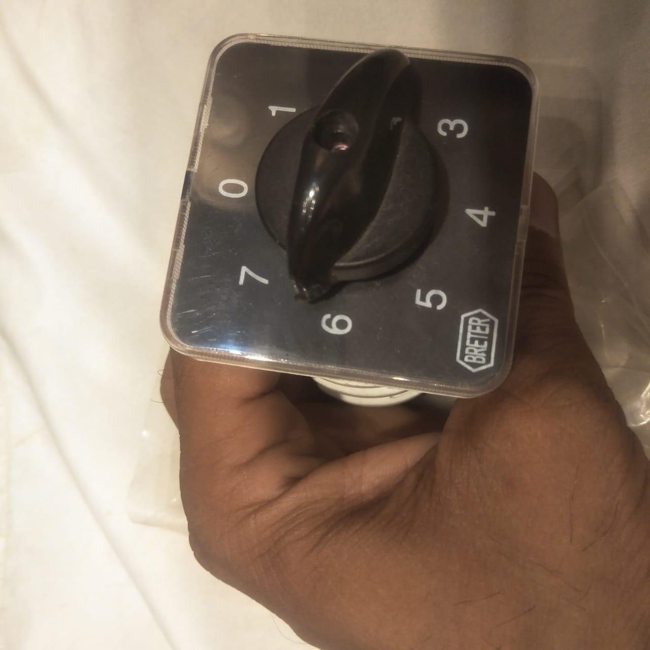 Breater Phase Selector Switches 8 Position 16 AMP In Pakistan - industryparts.pk