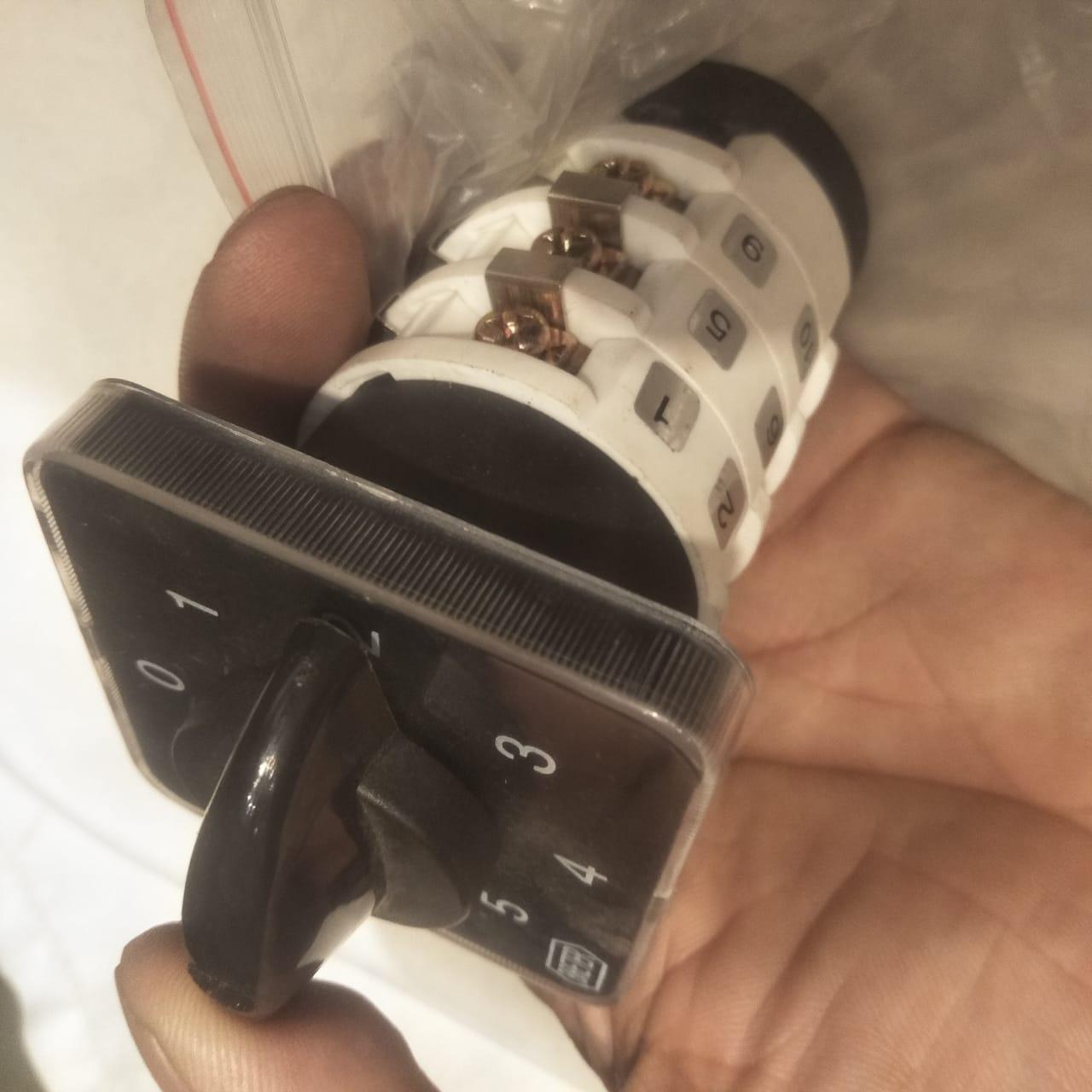 Breater Phase Selector Switches 8 Position 16 AMP In Pakistan - industryparts.pk