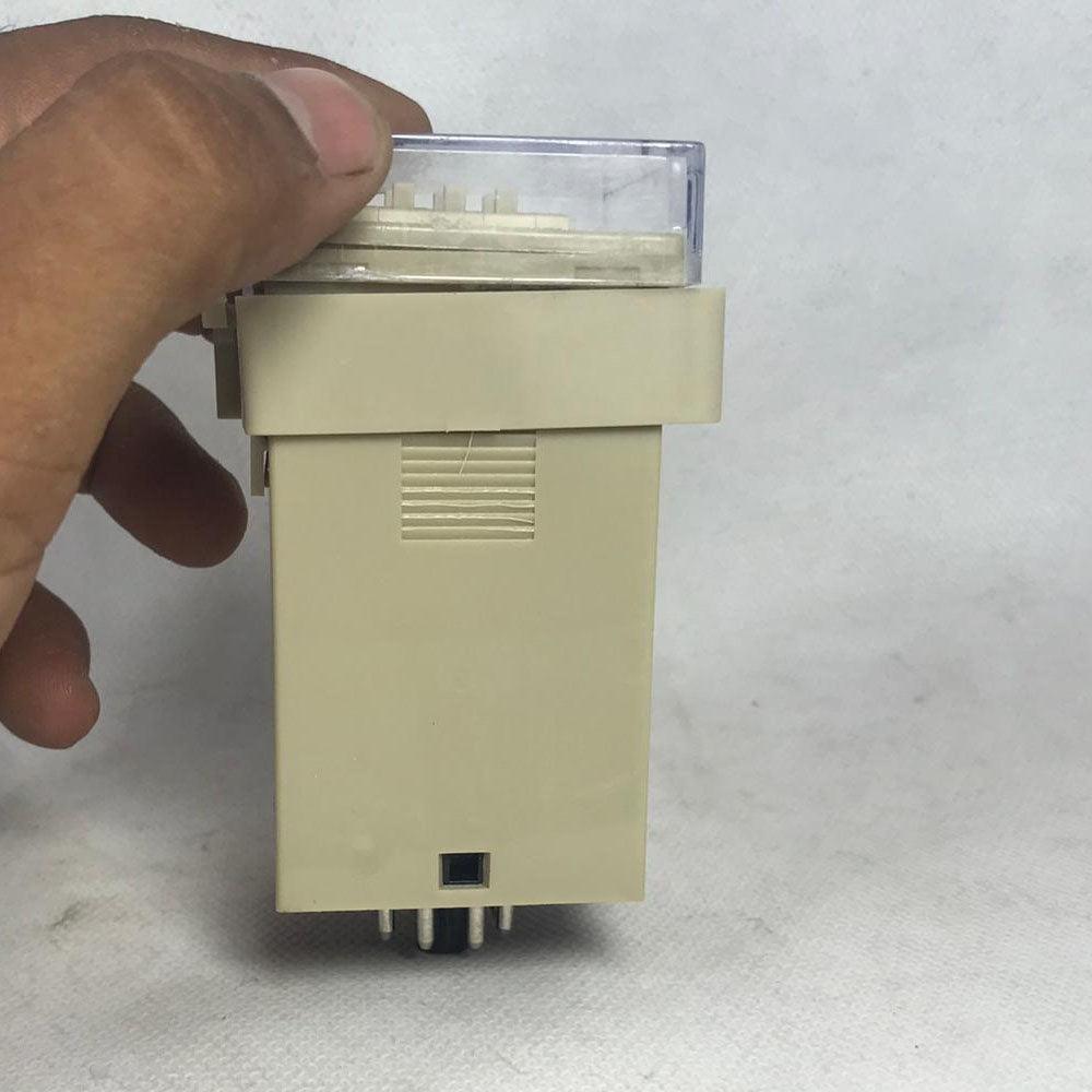 3-Digit LED Digital Temperature Controller E5C4 in Pakistan - industryparts.pk