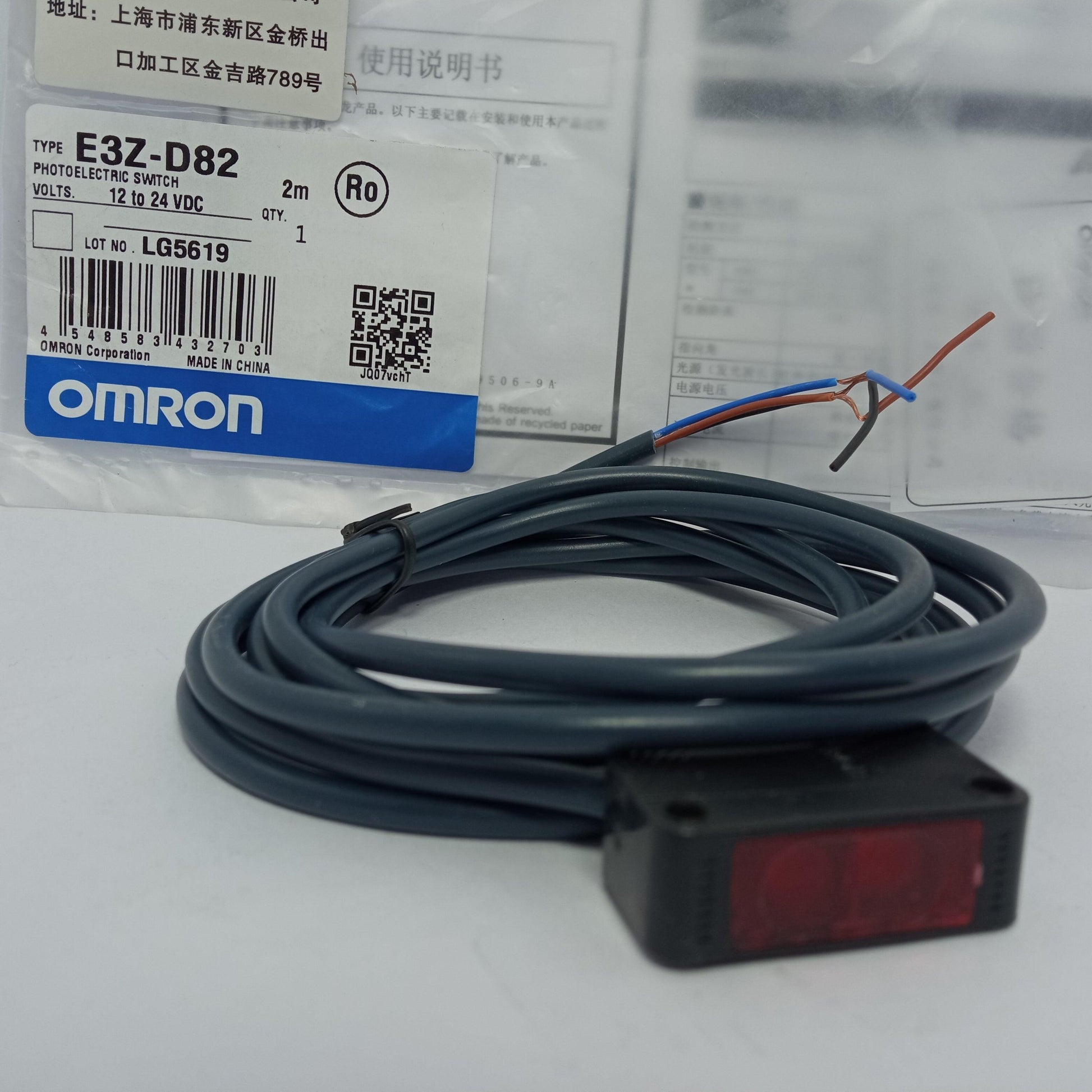 E3Z-D82 2M Diffuse-reflective, Sensing distance White paper 300 x 300 mm: 1 m, Light-ON/Dark-ON selectable, PNP, Pre-wired models (2 m), Infrared LED (860 nm) OMRON in pakistan - industryparts.pk