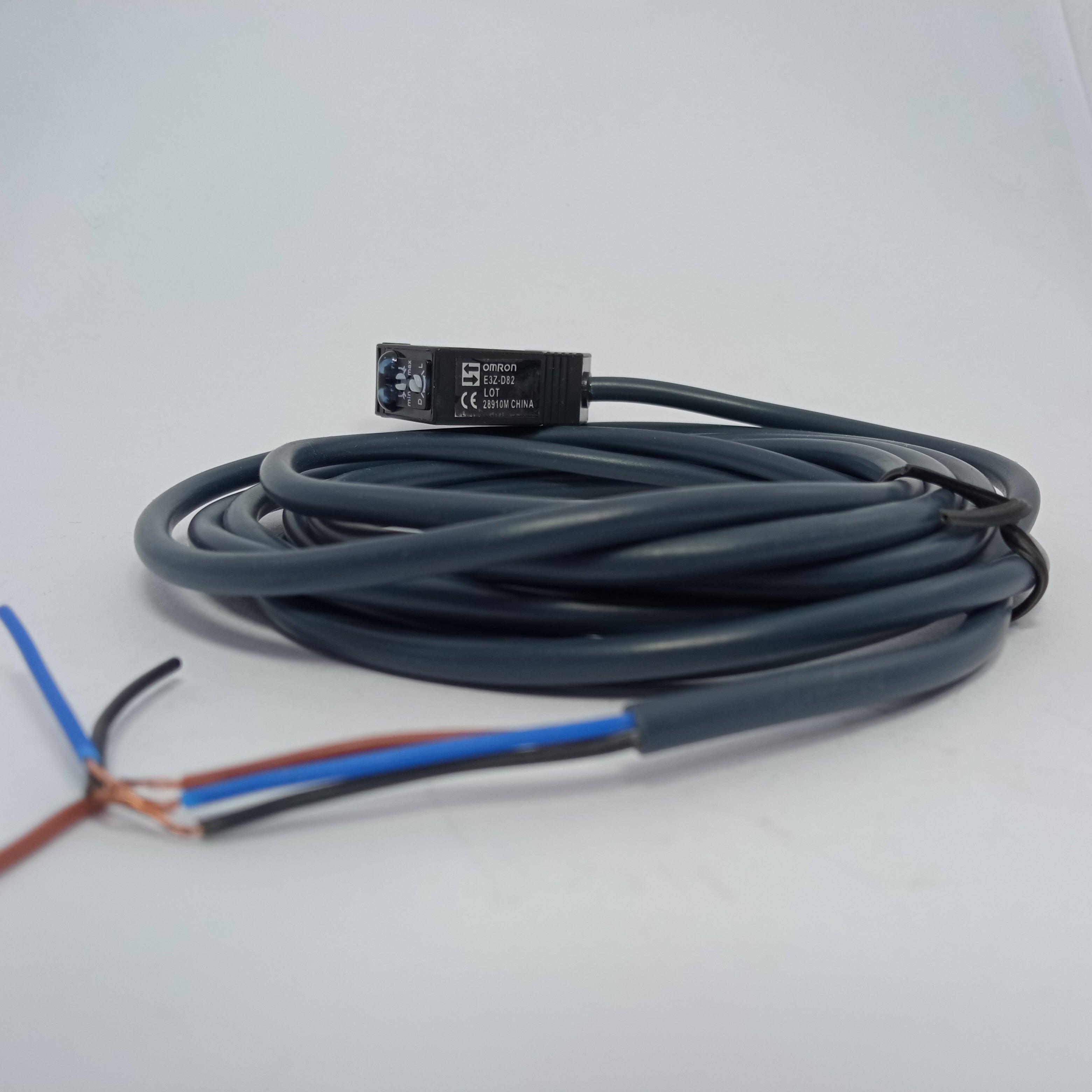 E3Z-D82 2M Diffuse-reflective, Sensing distance White paper 300 x 300 mm: 1 m, Light-ON/Dark-ON selectable, PNP, Pre-wired models (2 m), Infrared LED (860 nm) OMRON in pakistan - industryparts.pk