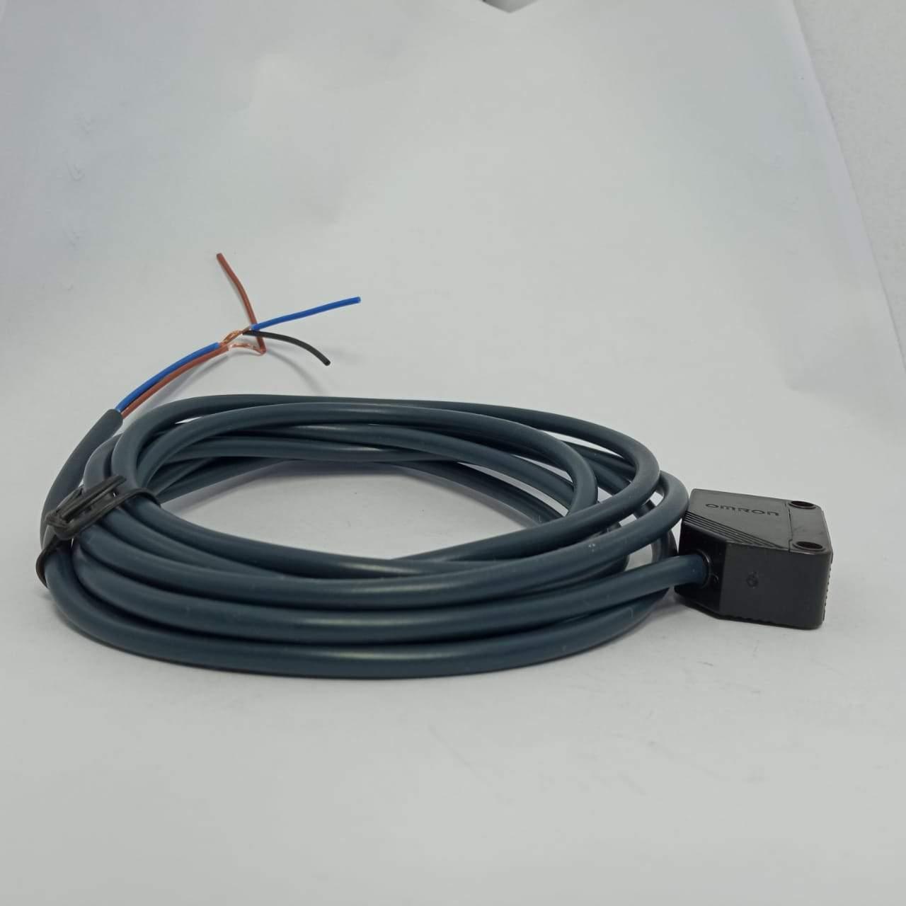 E3ZD82 Omron Automation sensor - industryparts.pk