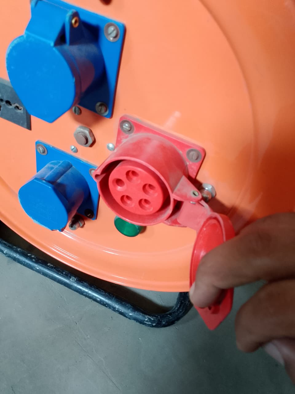 Extention Cable Reel with Circuit Breaker & Socket Outlet Switch