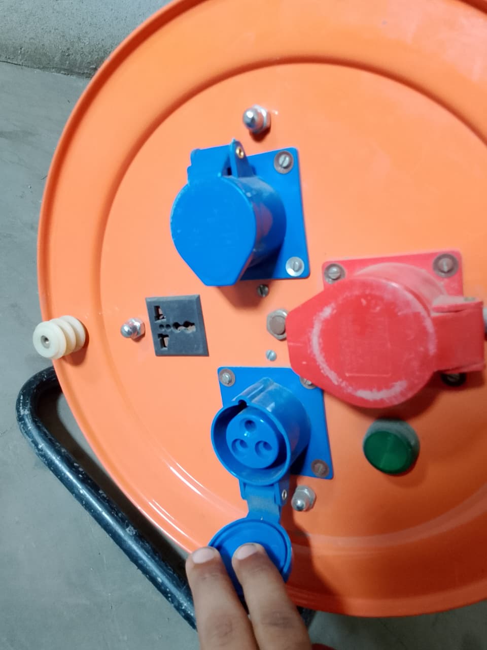 Extention Cable Reel with Circuit Breaker & Socket Outlet Switch
