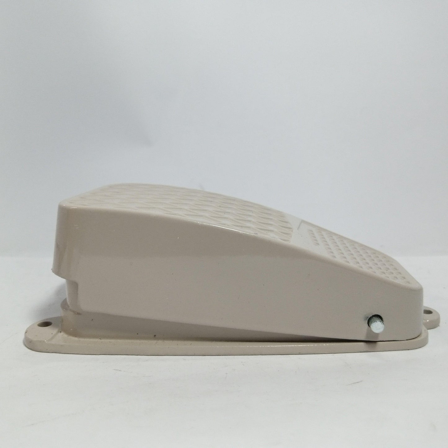 Foot Operated Treadle Foot Switch FS-3, 120 - 240V in Pakistan - industryparts.pk