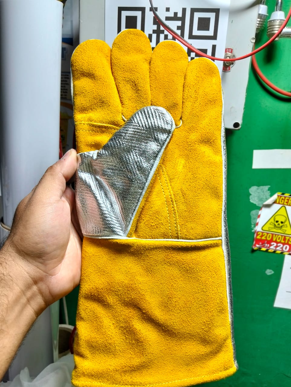 HOT WORK AG-500C Aluminized Heat Resistant Gloves in Pakistan