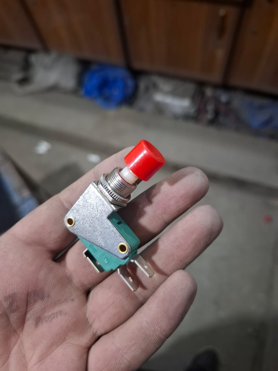 SPDT NO NC Momentary AC 125V/250V 16A Push Button Micro Switch in Pakistan