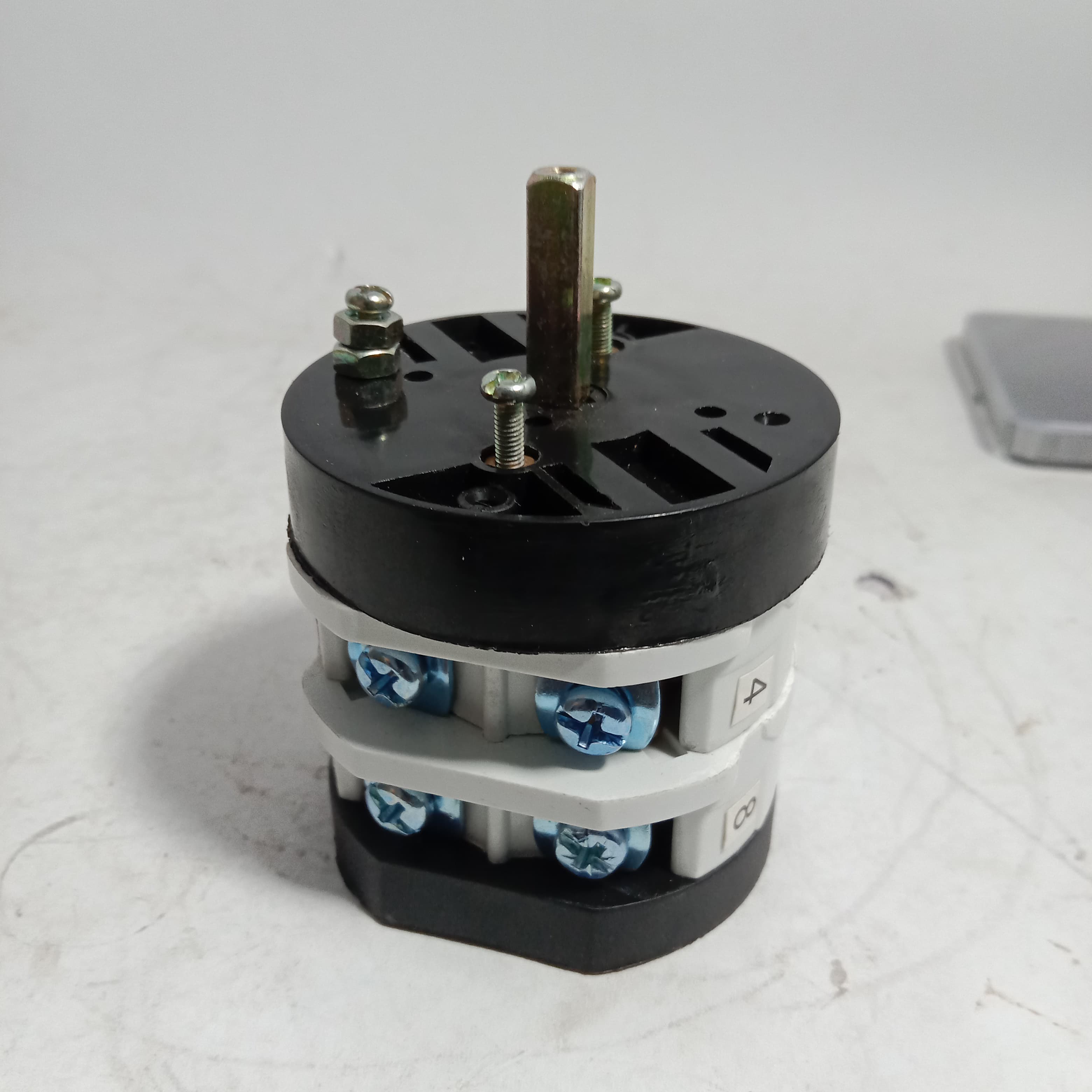 Breater 16 Amp Phase Selector Switches In Pakistan