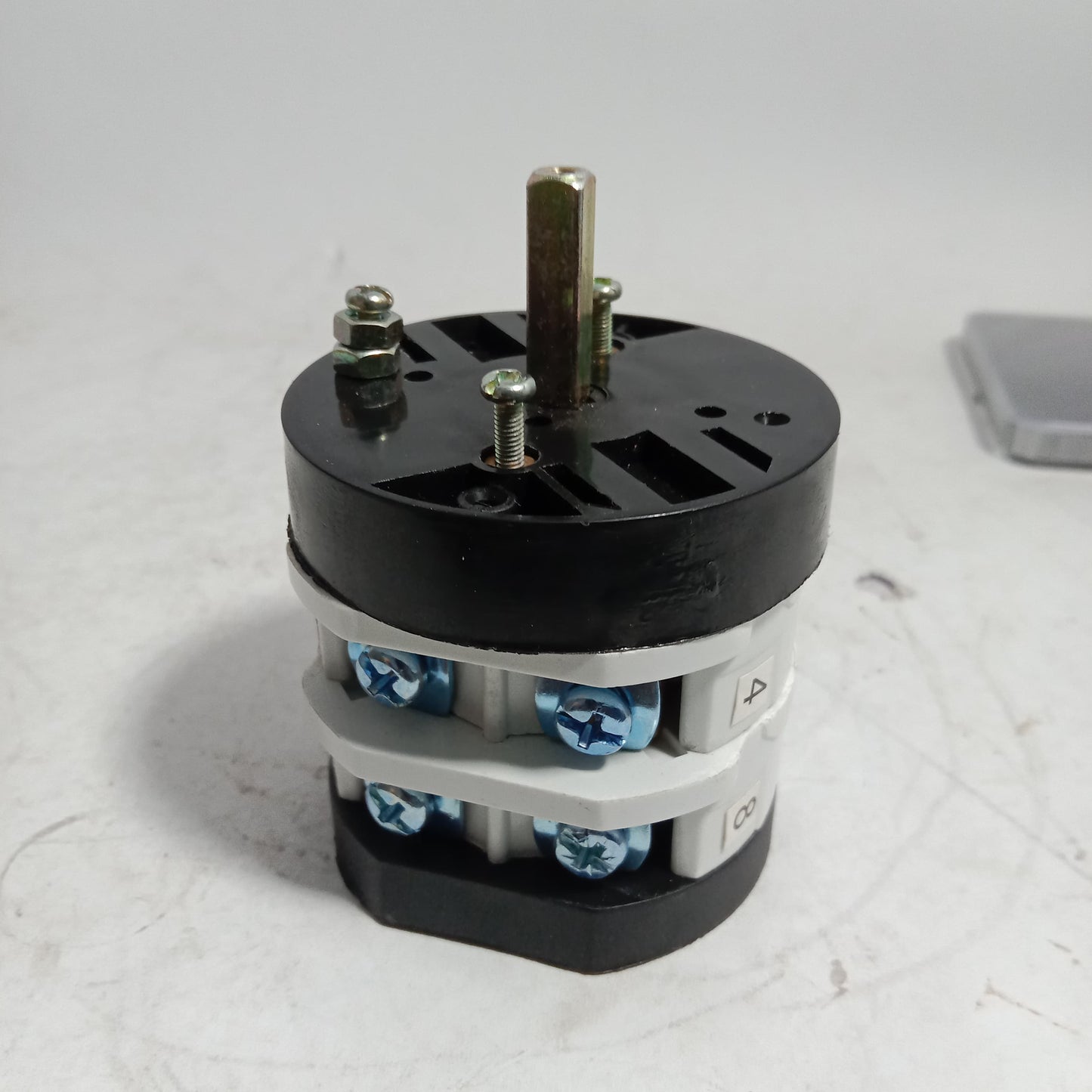 Breater 16 Amp Phase Selector Switches In Pakistan