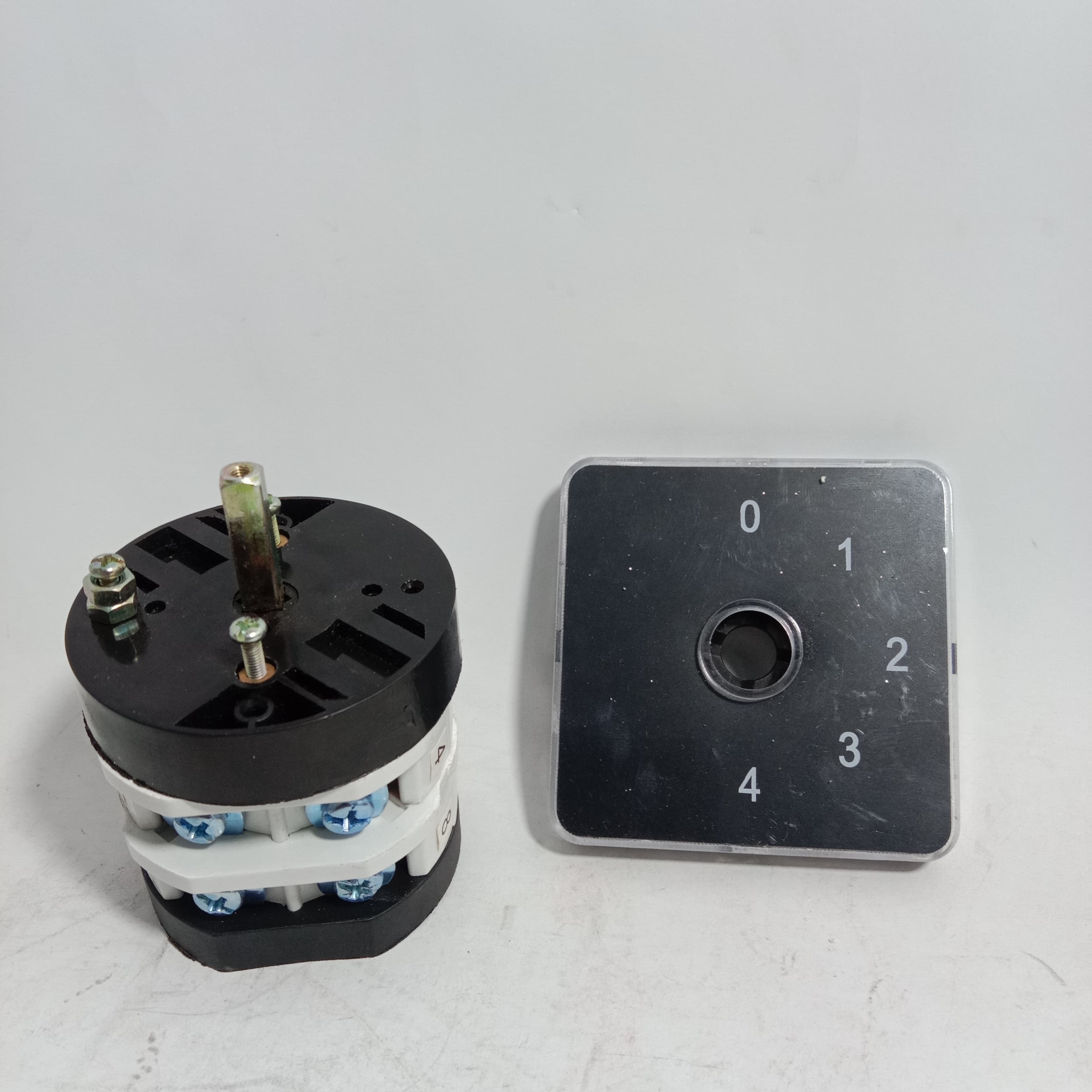 Breater 16 Amp Phase Selector Switches In Pakistan