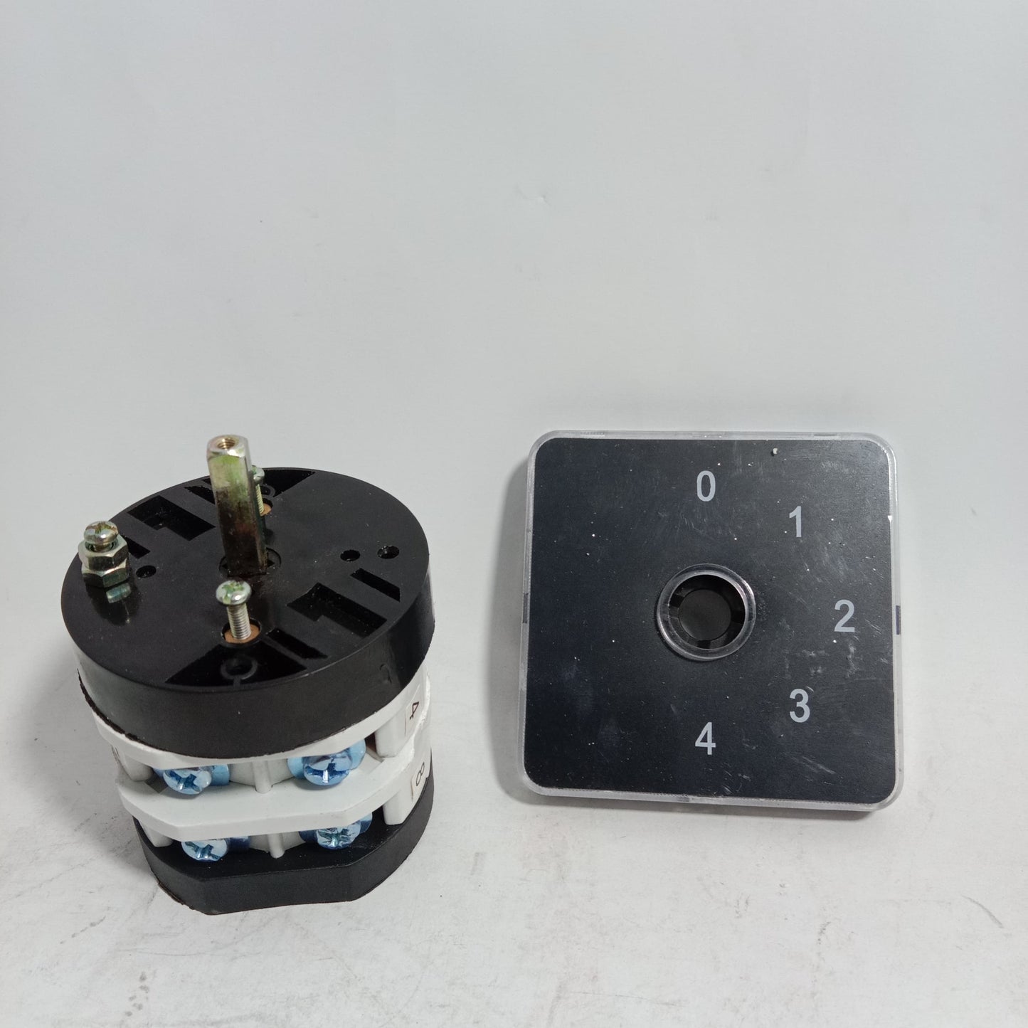 Breater 16 Amp Phase Selector Switches In Pakistan