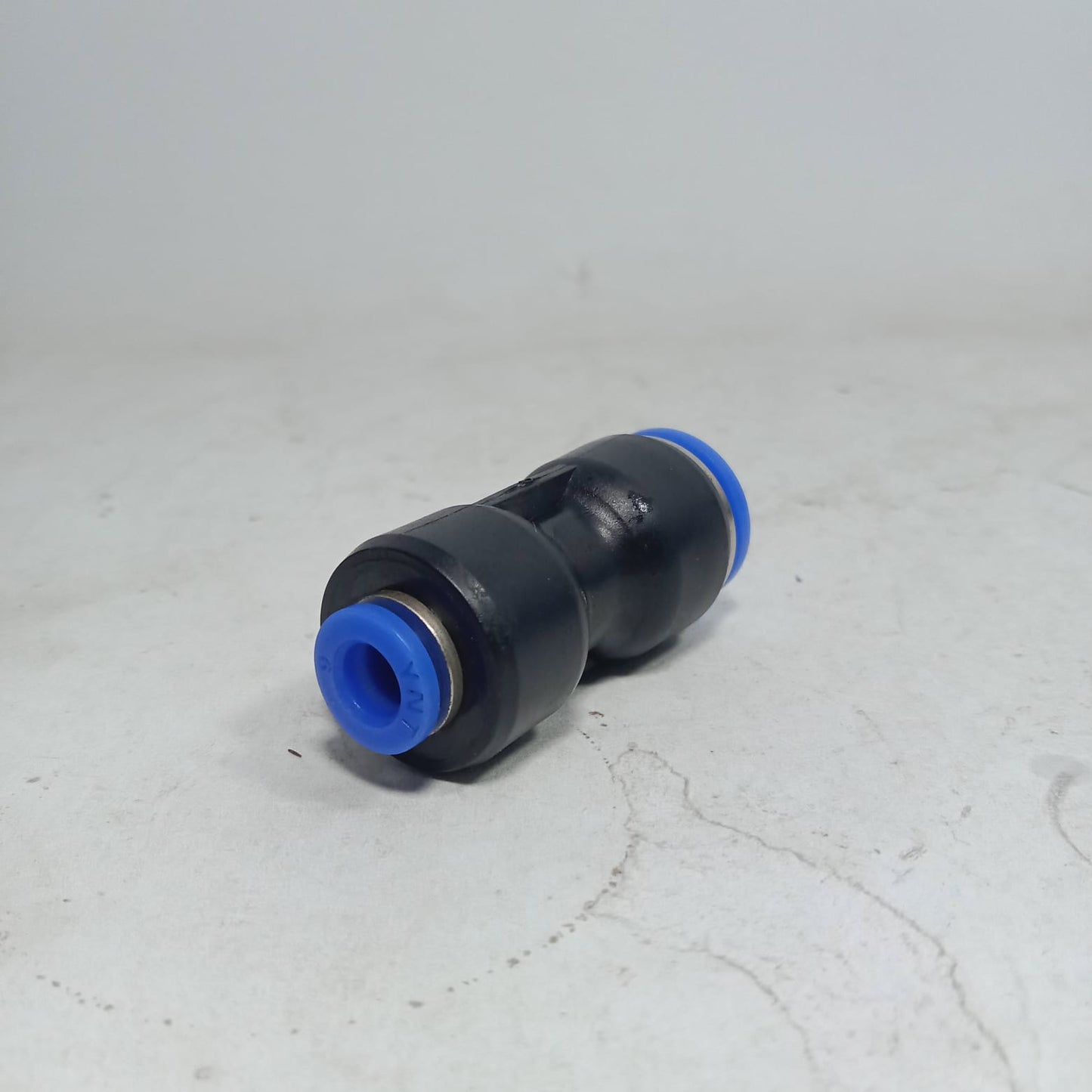 Pneumatic Reduced Union Connector 12×6 mm in Pakistan
