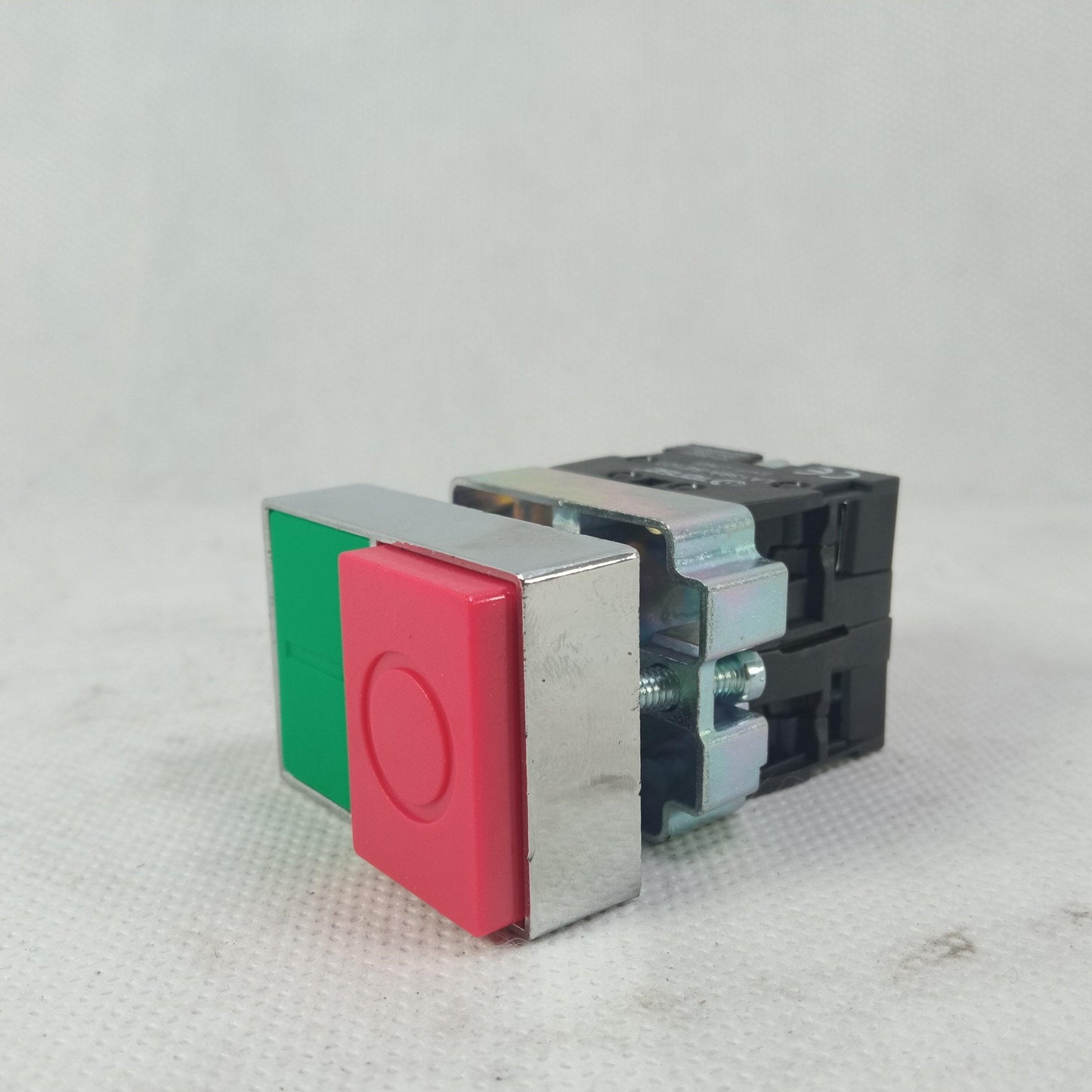 On Off push button - industryparts.pk