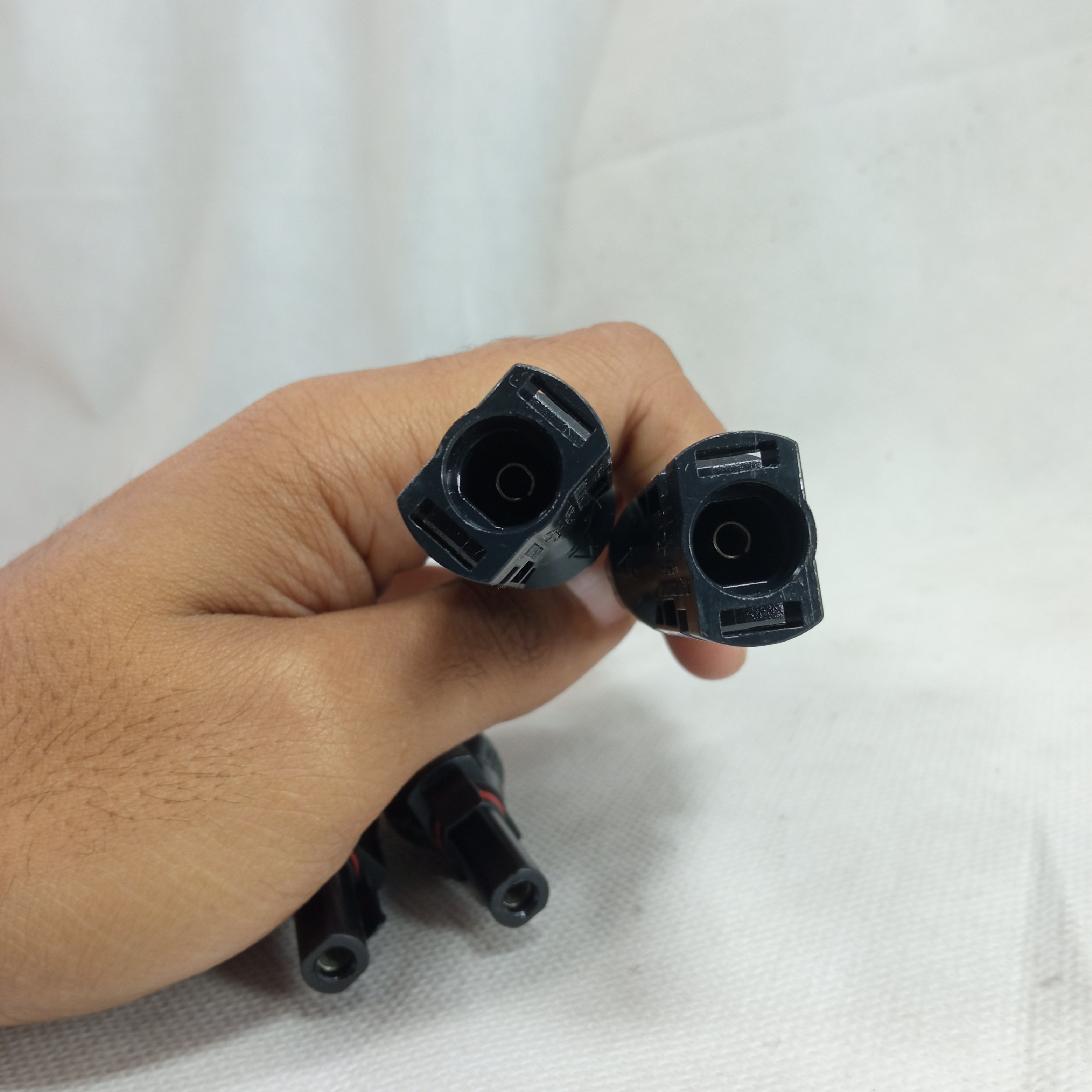 MC4 Y Connector Connecting Solar Panels in parallel in Pakistan