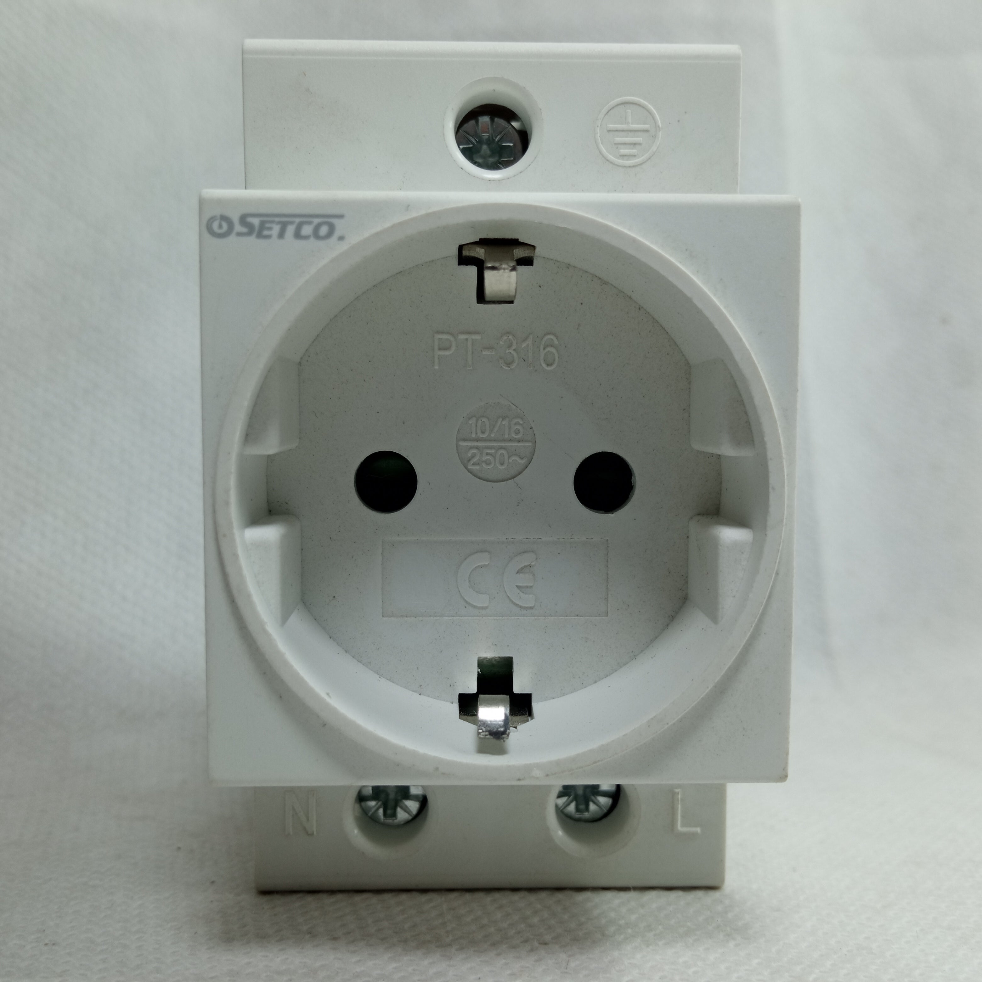 EU socket 35mm DIN Rail Mount AC Power ac30 Europe Modular Socket 10/16A 250V AC socket Connector in Pakistan