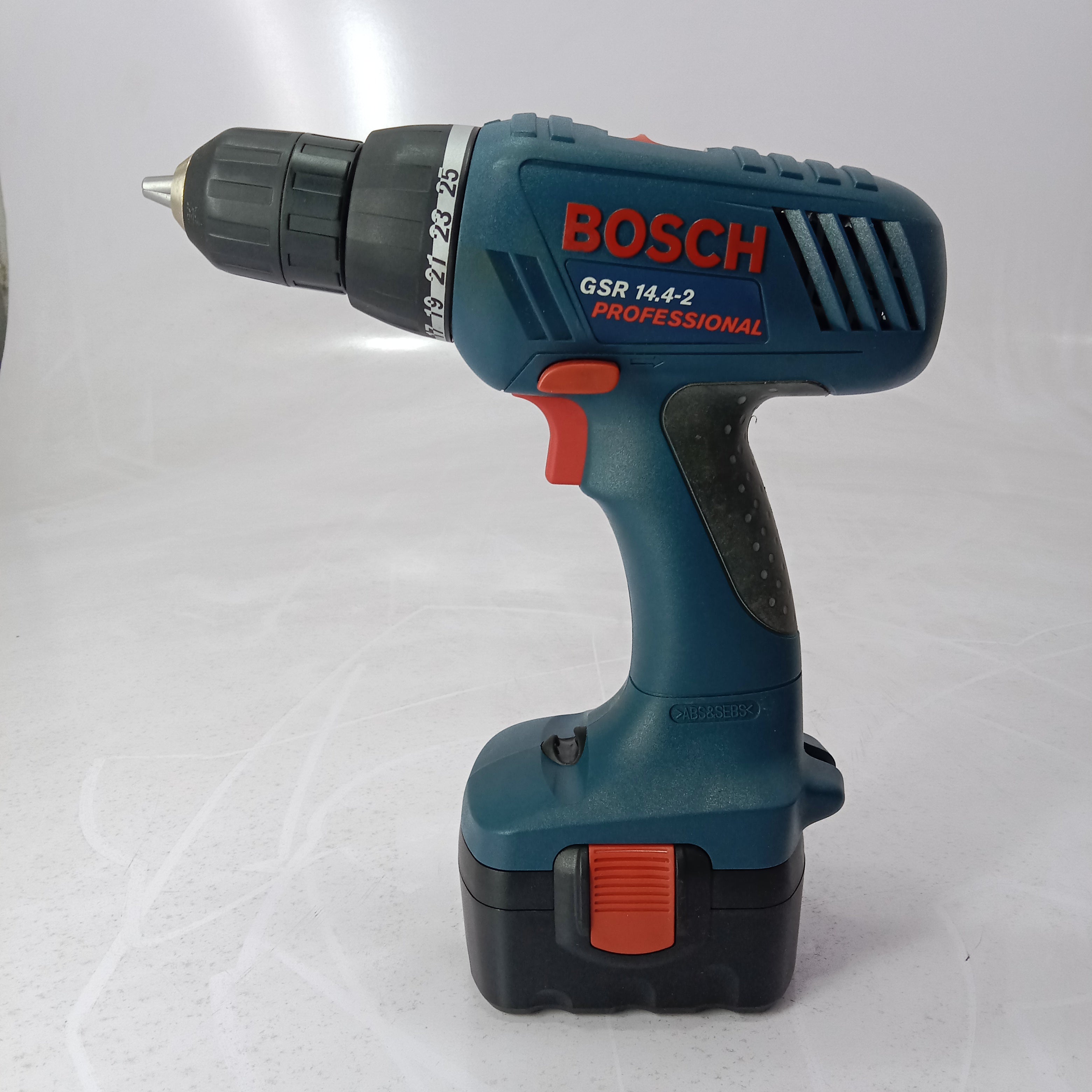 BOSCH GSR 14.4-2 Professional Drill Machine in Pakisttan