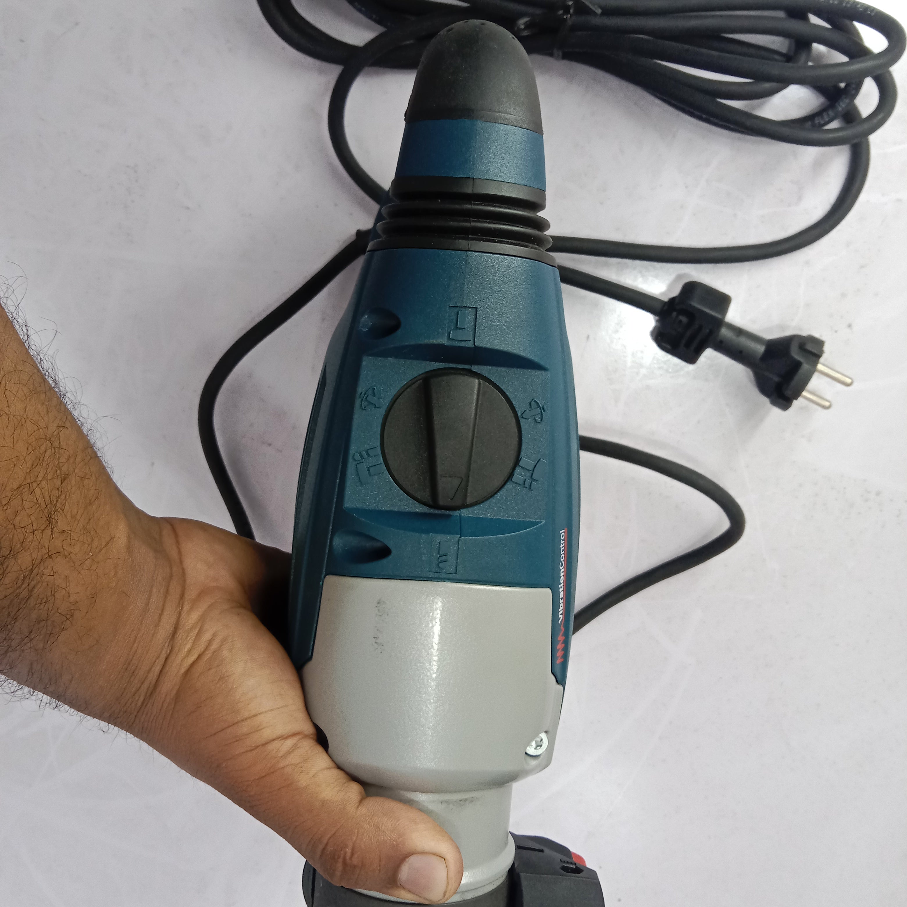 BOSCH GBH 4-32 DFR Professional Drill Hammer Machine in Pakistan