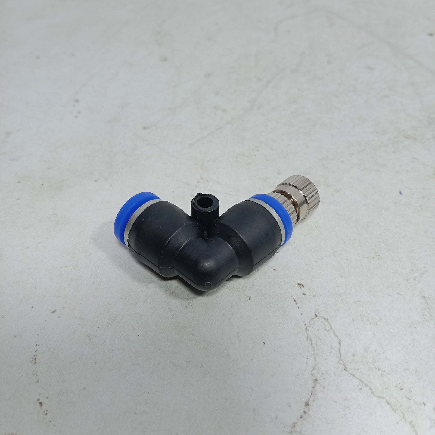 Pneumatic  Elbow + Misting Nozzle 6 mm in Pakistan