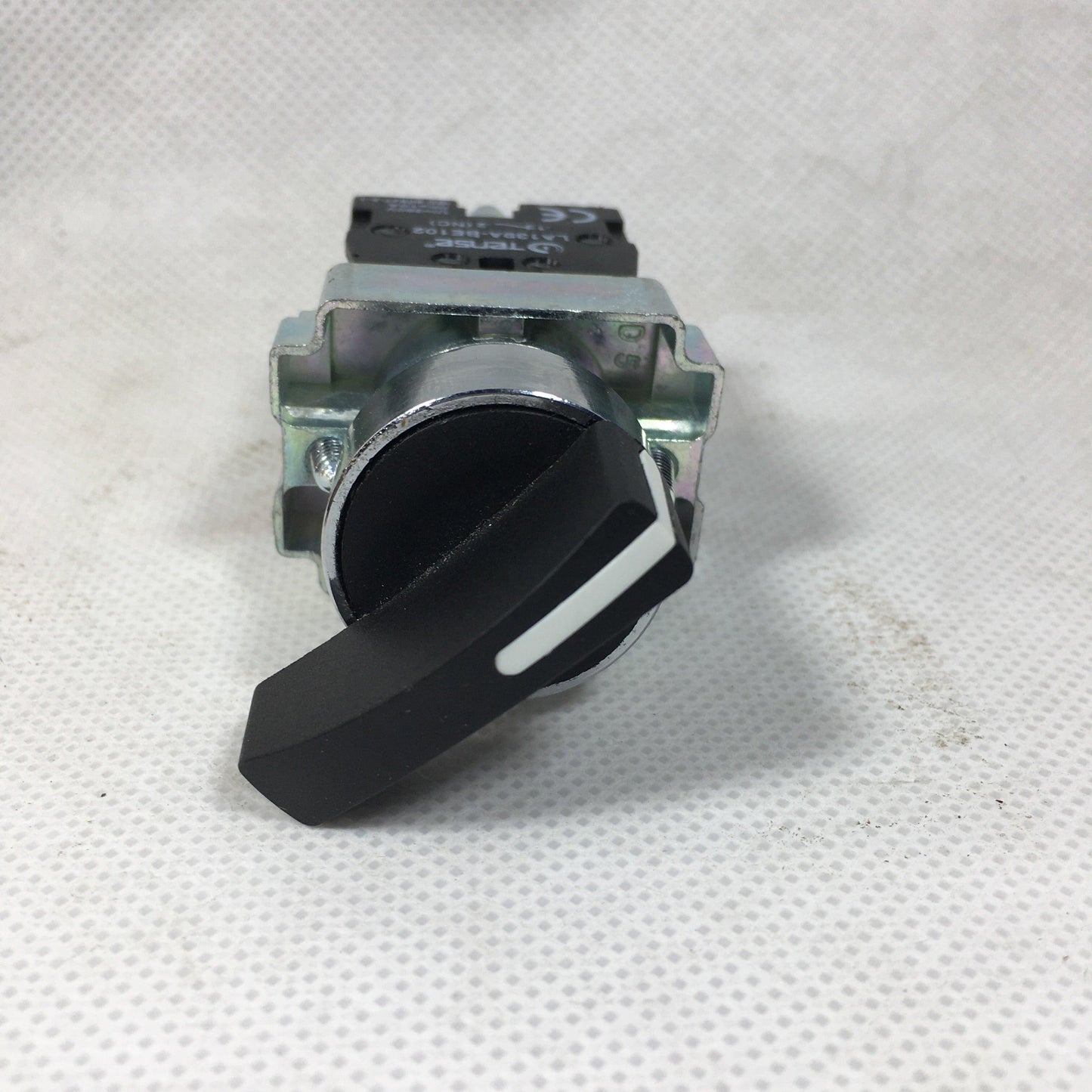 22mm Rotary Selector Switch 2 or 3 Position XB2-BJ25 in Pakistan - industryparts.pk