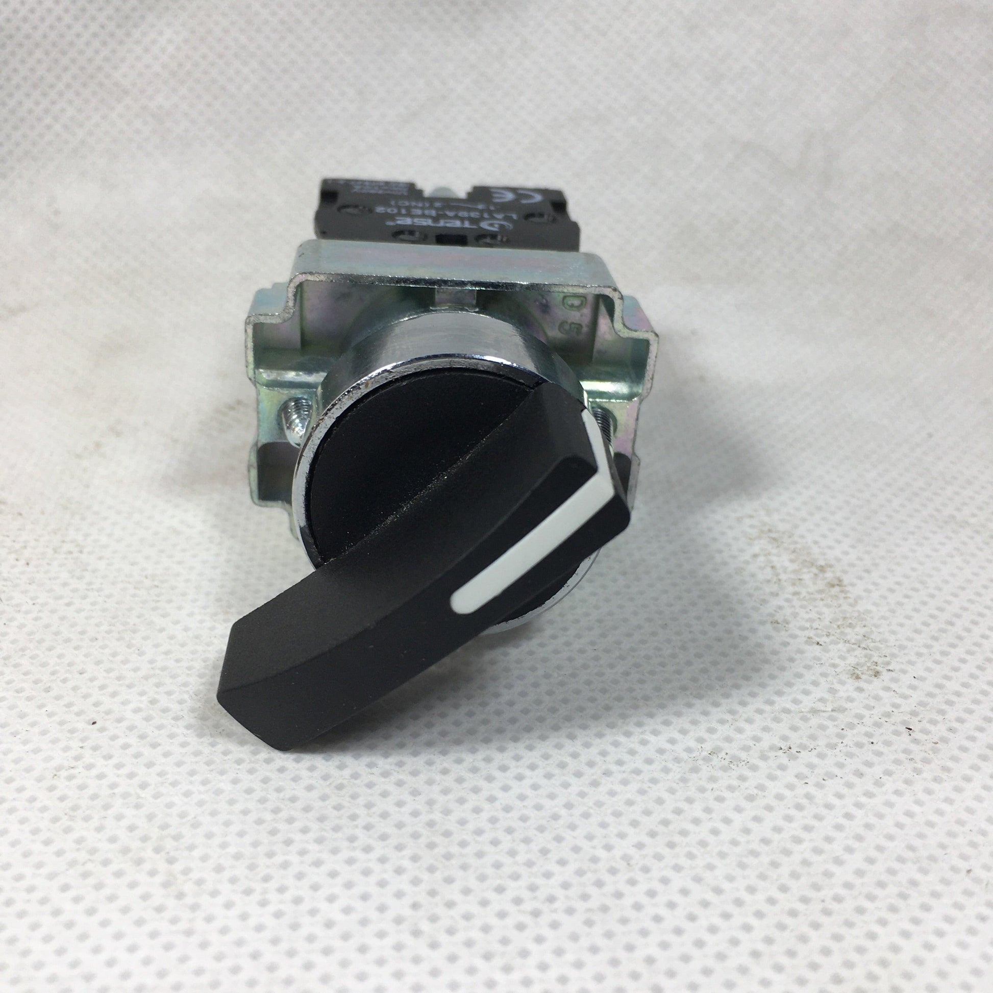 22mm Rotary Selector Switch 2 or 3 Position XB2-BJ25 in Pakistan - industryparts.pk