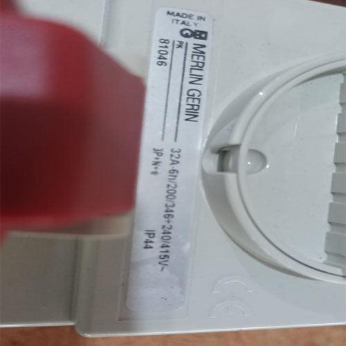 Merlin Gerin IP44 Red Cable Mount 3P+N+E Industrial Power Plug in Pakistan - industryparts.pk