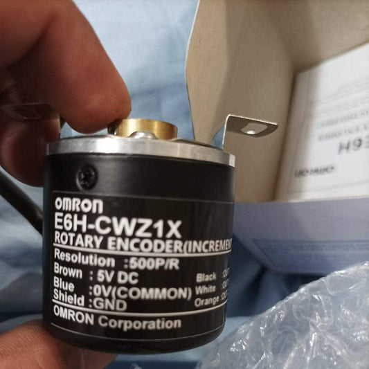 Omron Incremental Rotary Encoder E6H-CWZ1X 1024ppr in Pakistan - industryparts.pk