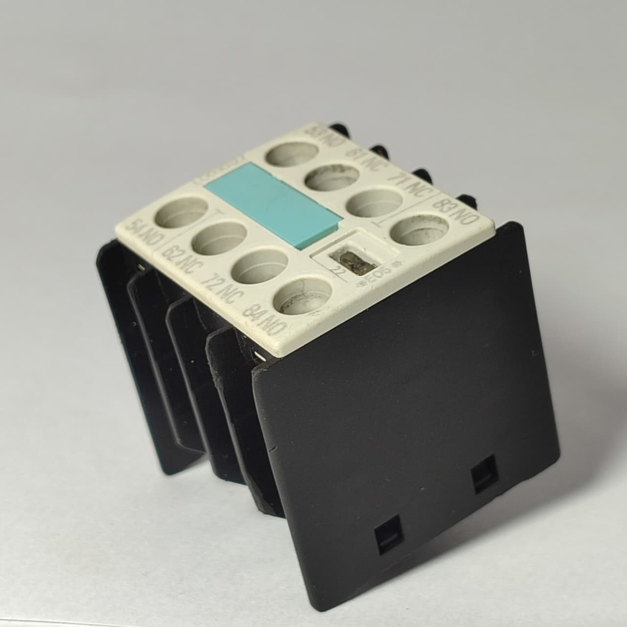 SIEMENS 3RH1911-1FA22 Auxiliary Contact Block in Pakistan