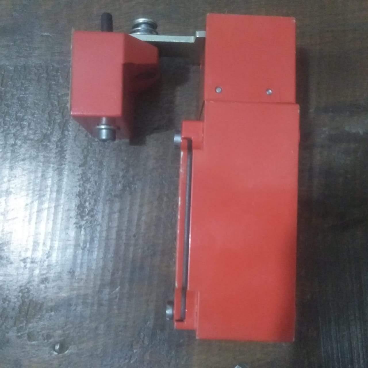 Safety switch, Telemecanique Safety switches lotted - industryparts.pk