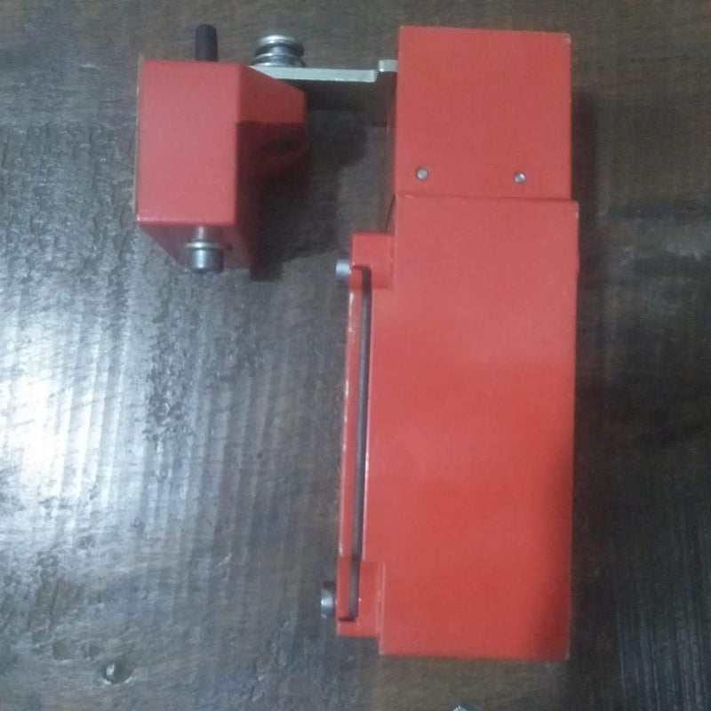 Safety switch, Telemecanique Safety switches lotted - industryparts.pk