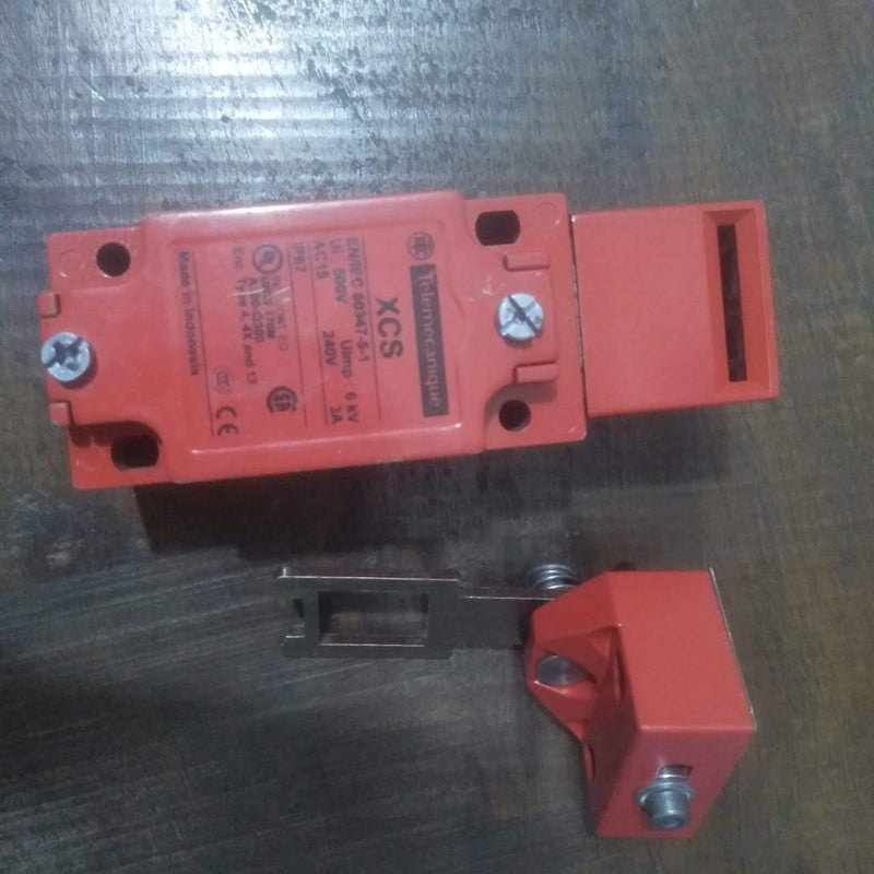 Safety switch, Telemecanique Safety switches lotted - industryparts.pk