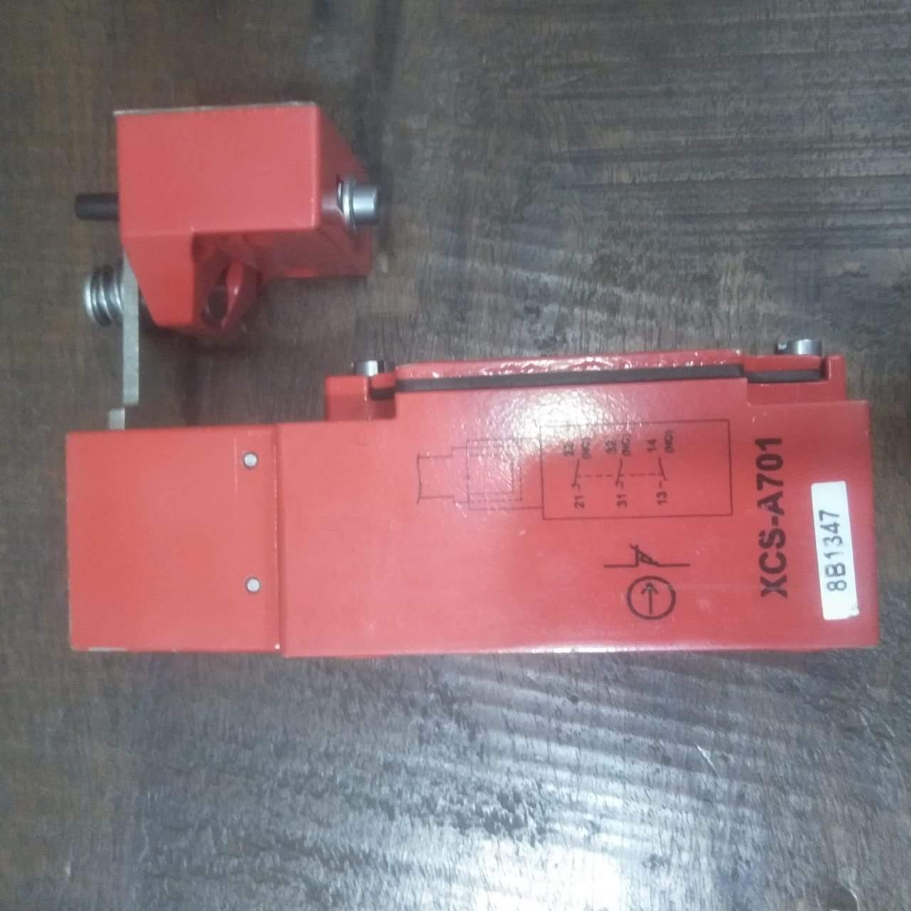 Safety switch, Telemecanique Safety switches lotted - industryparts.pk