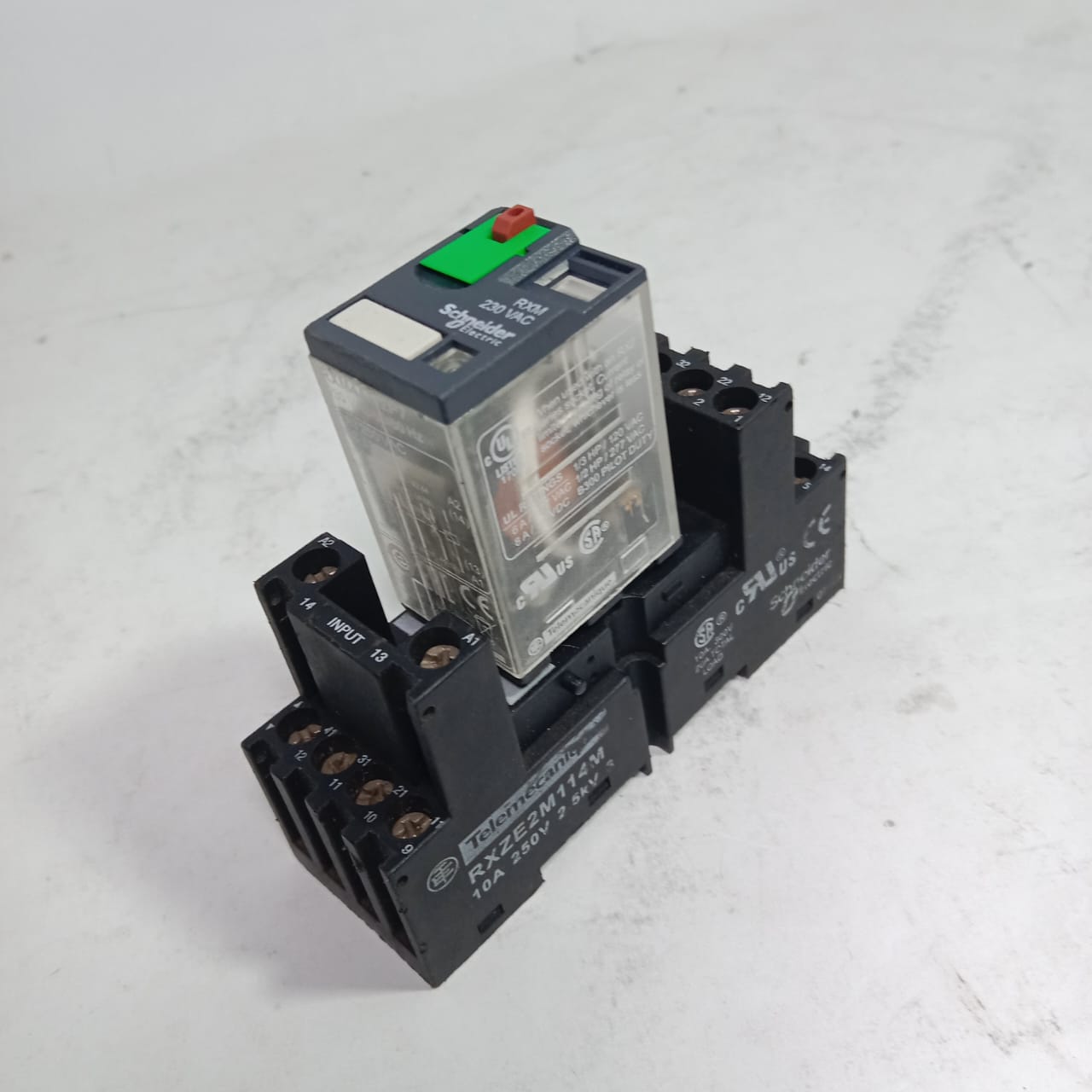 Schneider RXM4AB2 Miniature Relay with Telemecanique RXZE2M114M socket in Pakistan