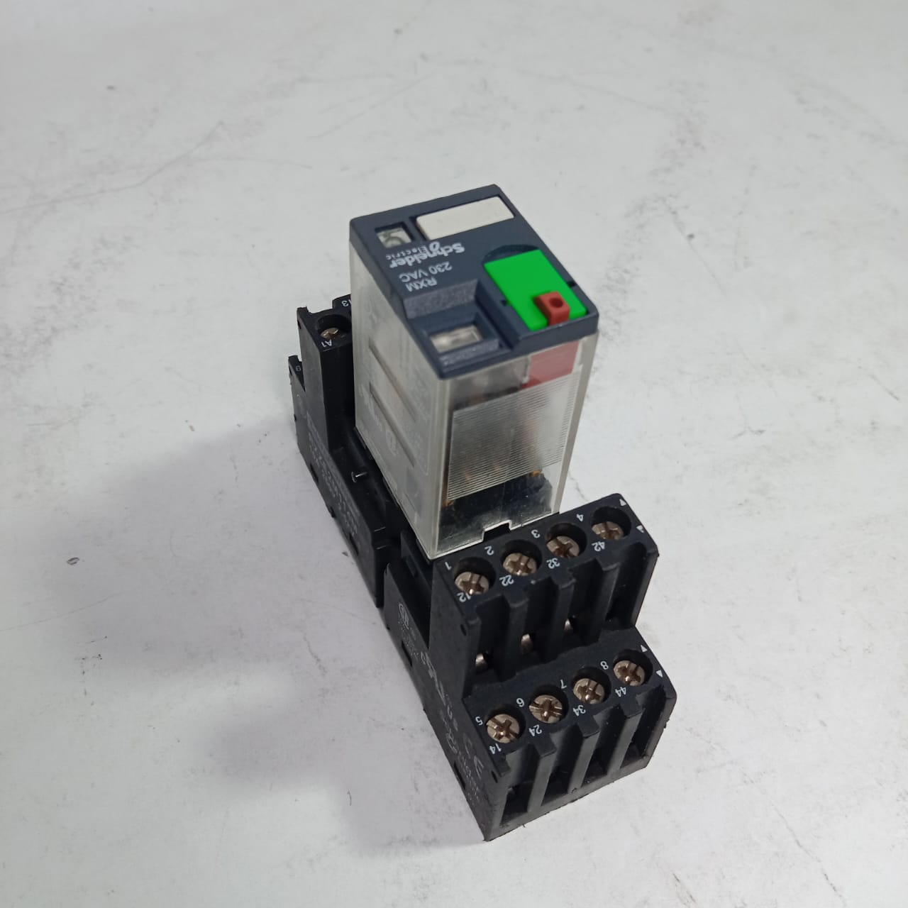 Schneider RXM4AB2 Miniature Relay with Telemecanique RXZE2M114M socket in Pakistan