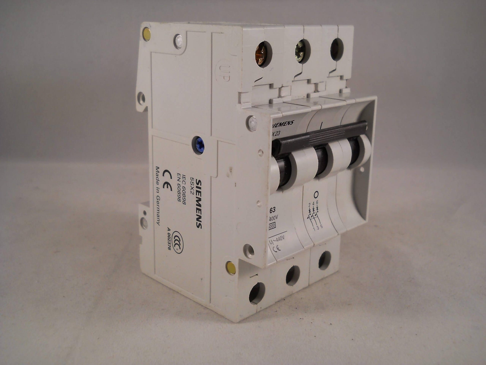 Siemens 5SX23 C25 3-Pole Circuit Breaker in Pakistan - industryparts.pk