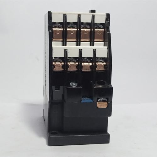 Siemens contactor relay 3TH82 - industryparts.pk