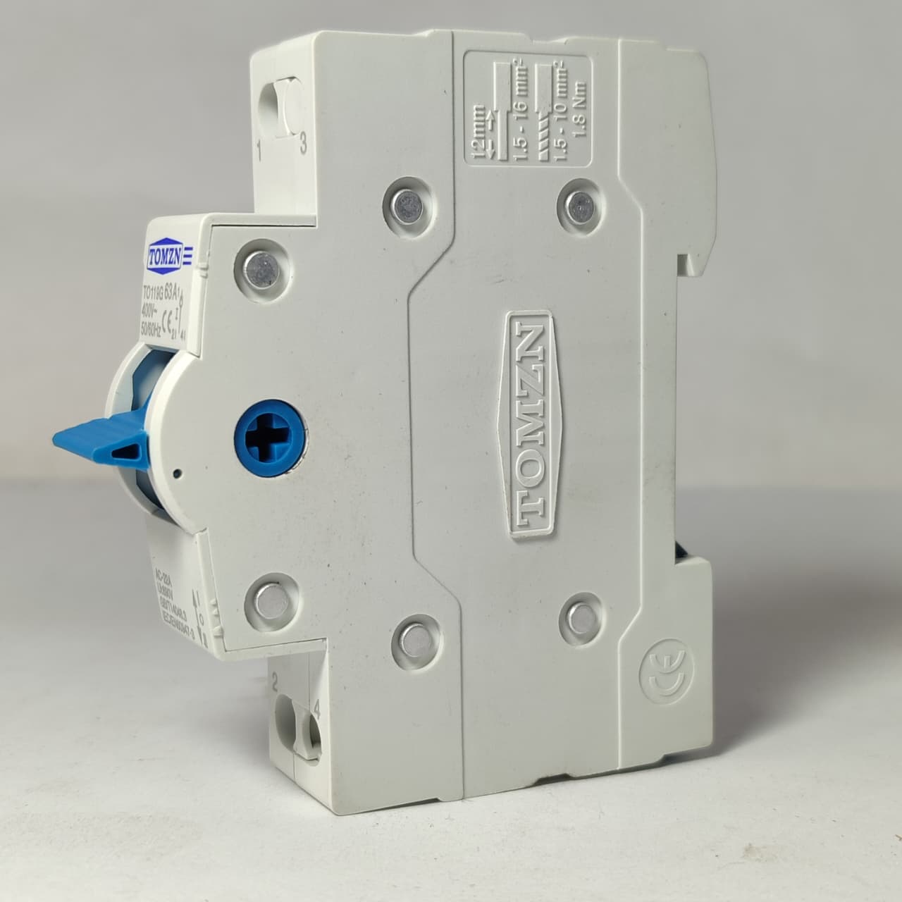 TOMZN 63A MTS Dual Power Manual Transfer Isolating Switch in Pakistan