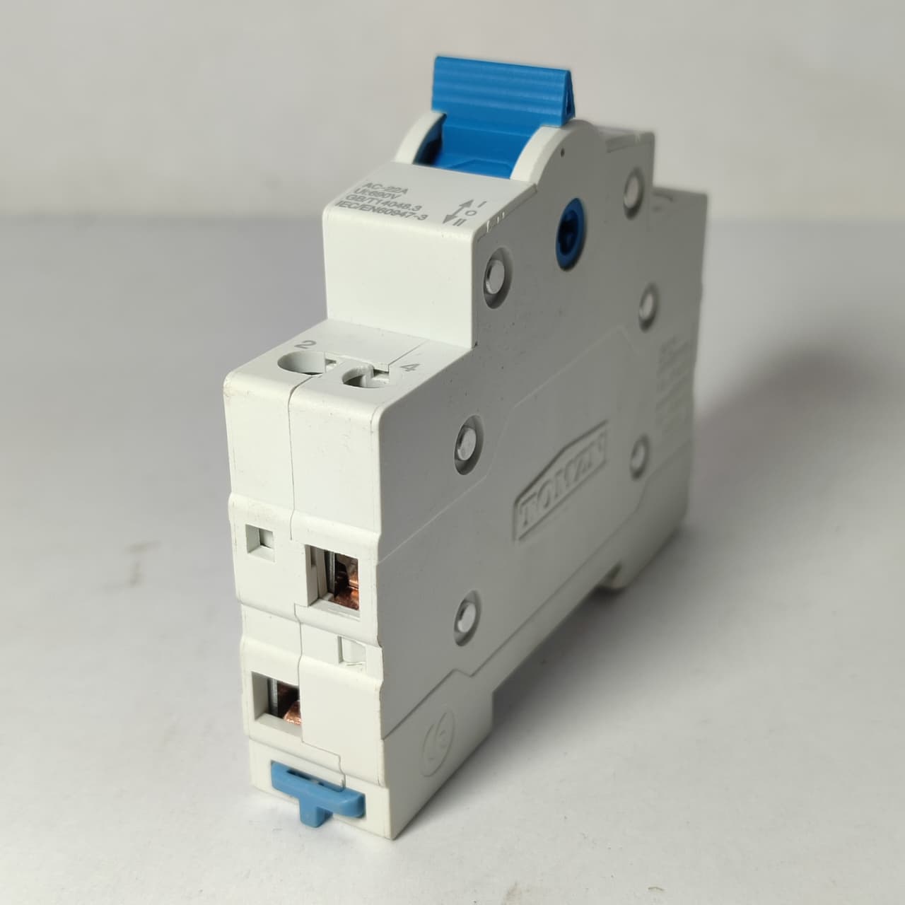 TOMZN 63A MTS Dual Power Manual Transfer Isolating Switch in Pakistan