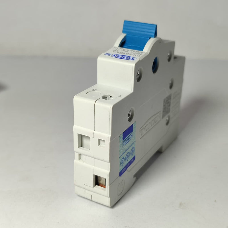 TOMZN 63A MTS Dual Power Manual Transfer Isolating Switch in Pakistan