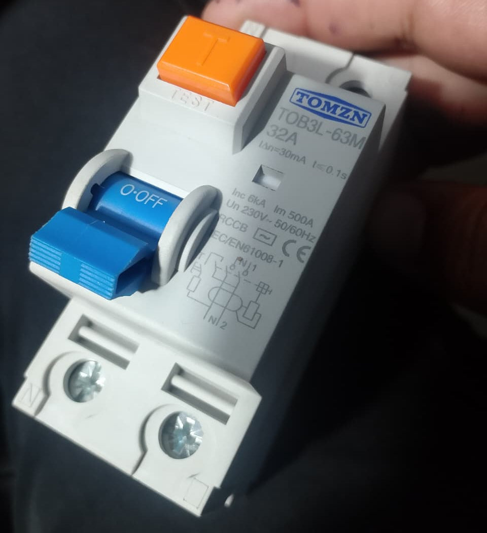 TOMZN TOB3L-63M 32A Residual Current Circuit Breaker in Pakistan