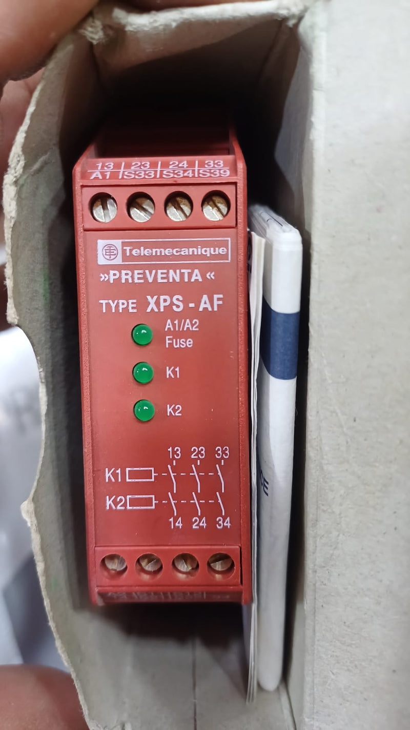 Telemecanique XPS-AF5130 Safety Relay module in Pakistan