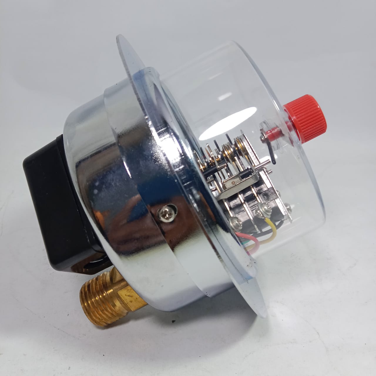 WIKA Shock-Resistant Electric Contact Pressure Gauge in Pakistan