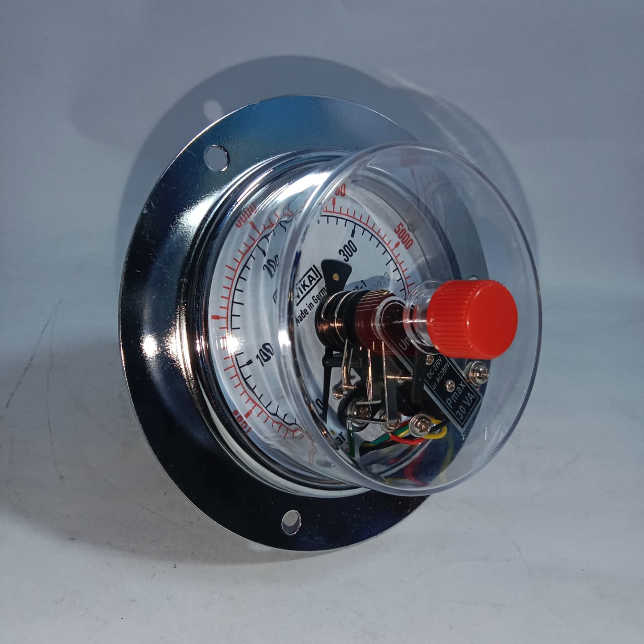 WIKA Shock-Resistant Electric Contact Pressure Gauge in Pakistan