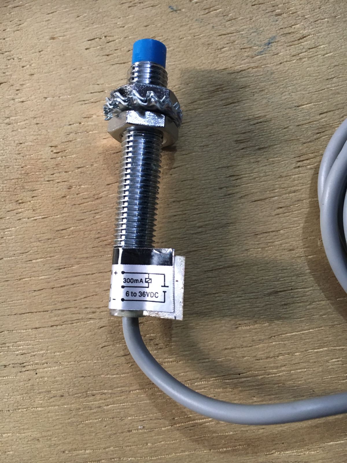 Omron Inductive Proximity Sensor Switch E2E-X5ME1 - 8mm