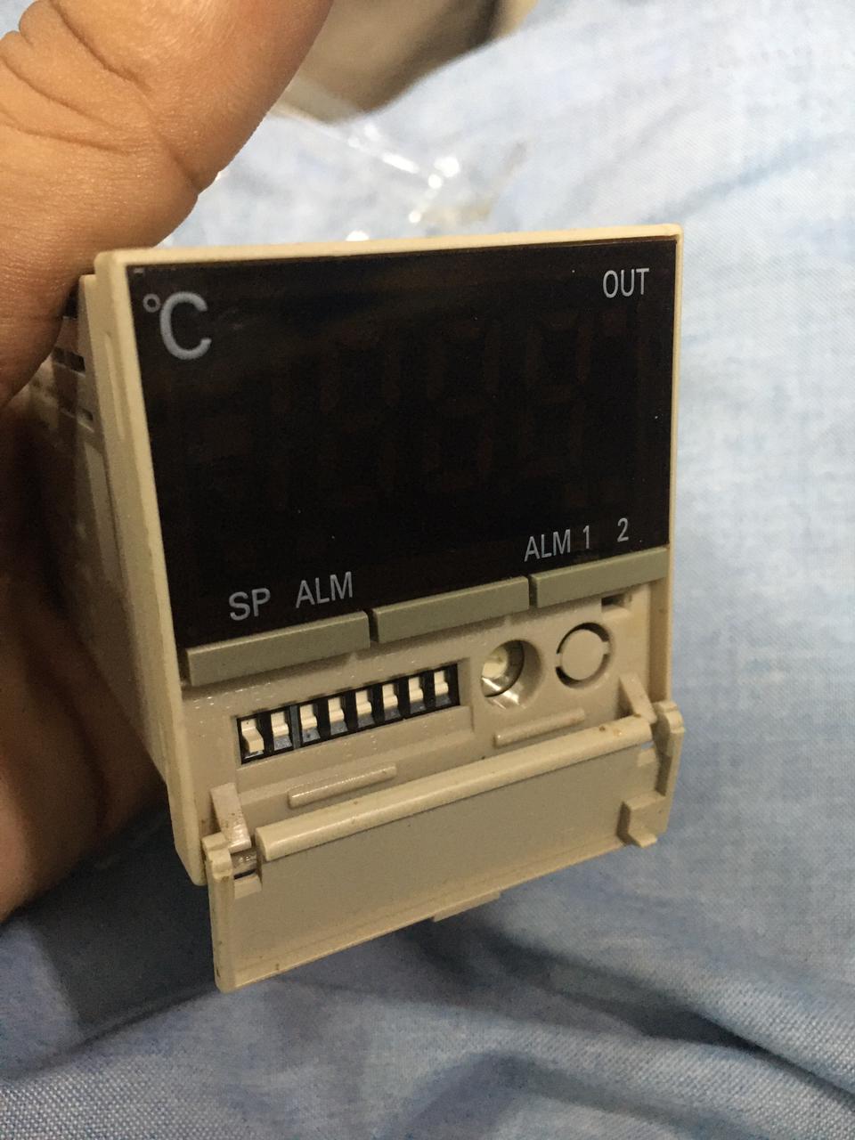 OMRON E5CS-RPU-W Temperture Controller in Pakistan