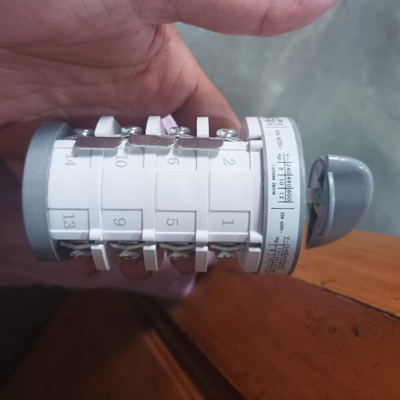 UA Changeover 32 Amp (01234) 4P in Pakistan